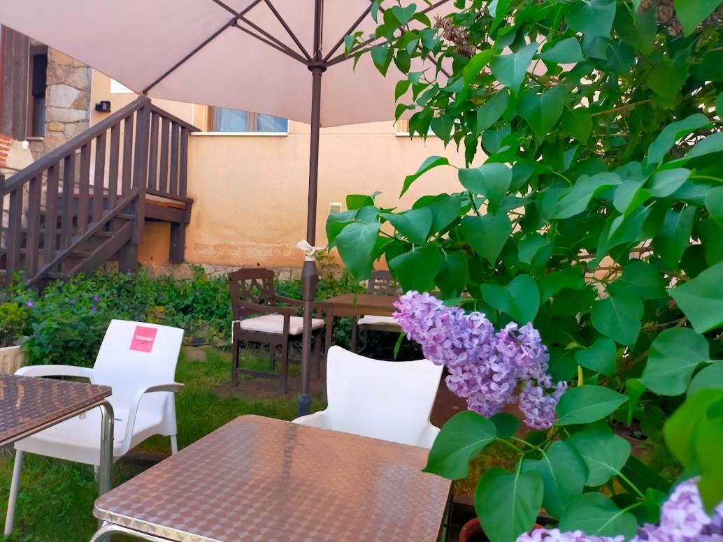 Hotel Rural El Yantar De Gredos Сан-Мартин-дель-Пимпольяр Экстерьер фото