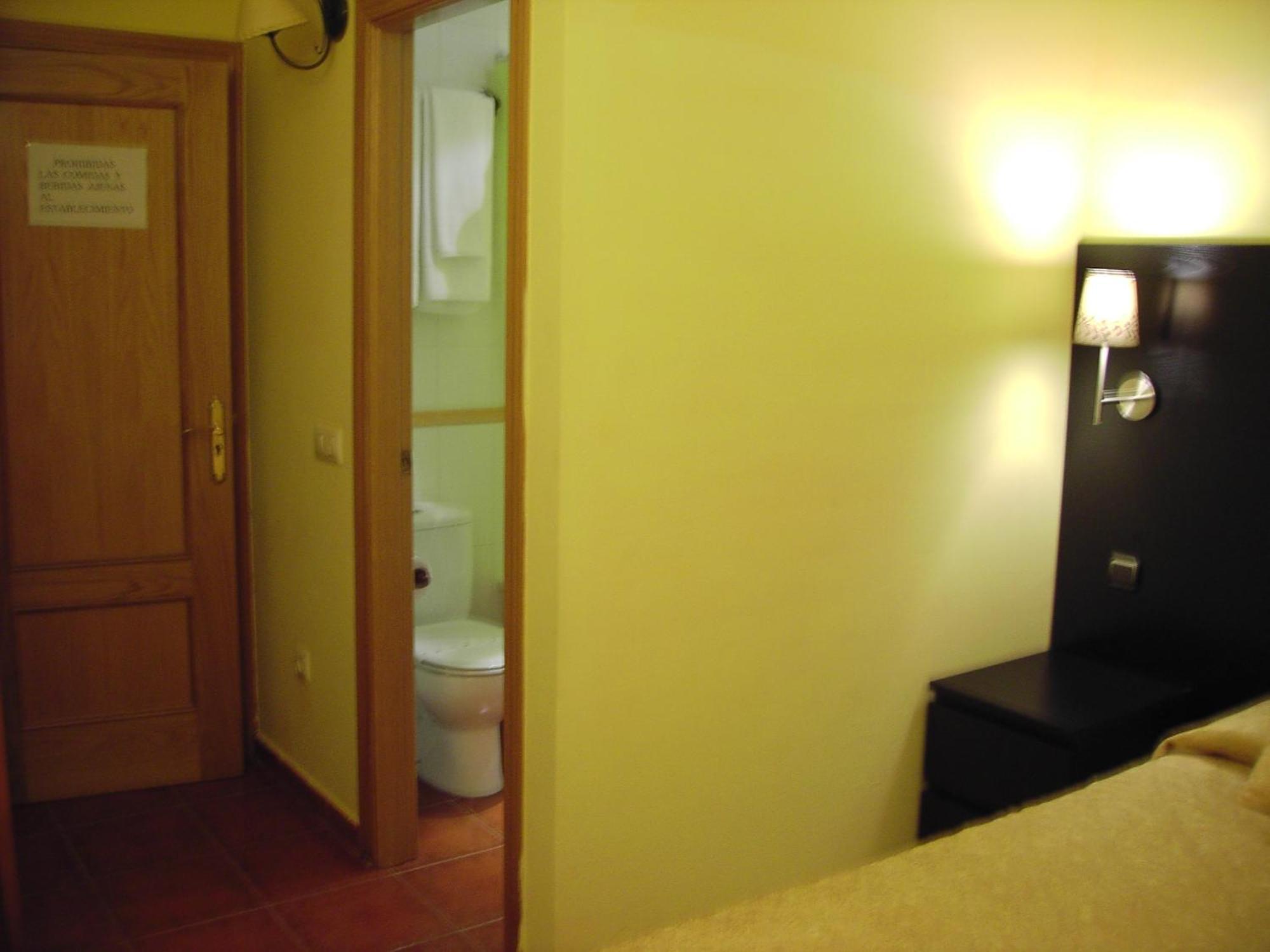 Hotel Rural El Yantar De Gredos Сан-Мартин-дель-Пимпольяр Экстерьер фото