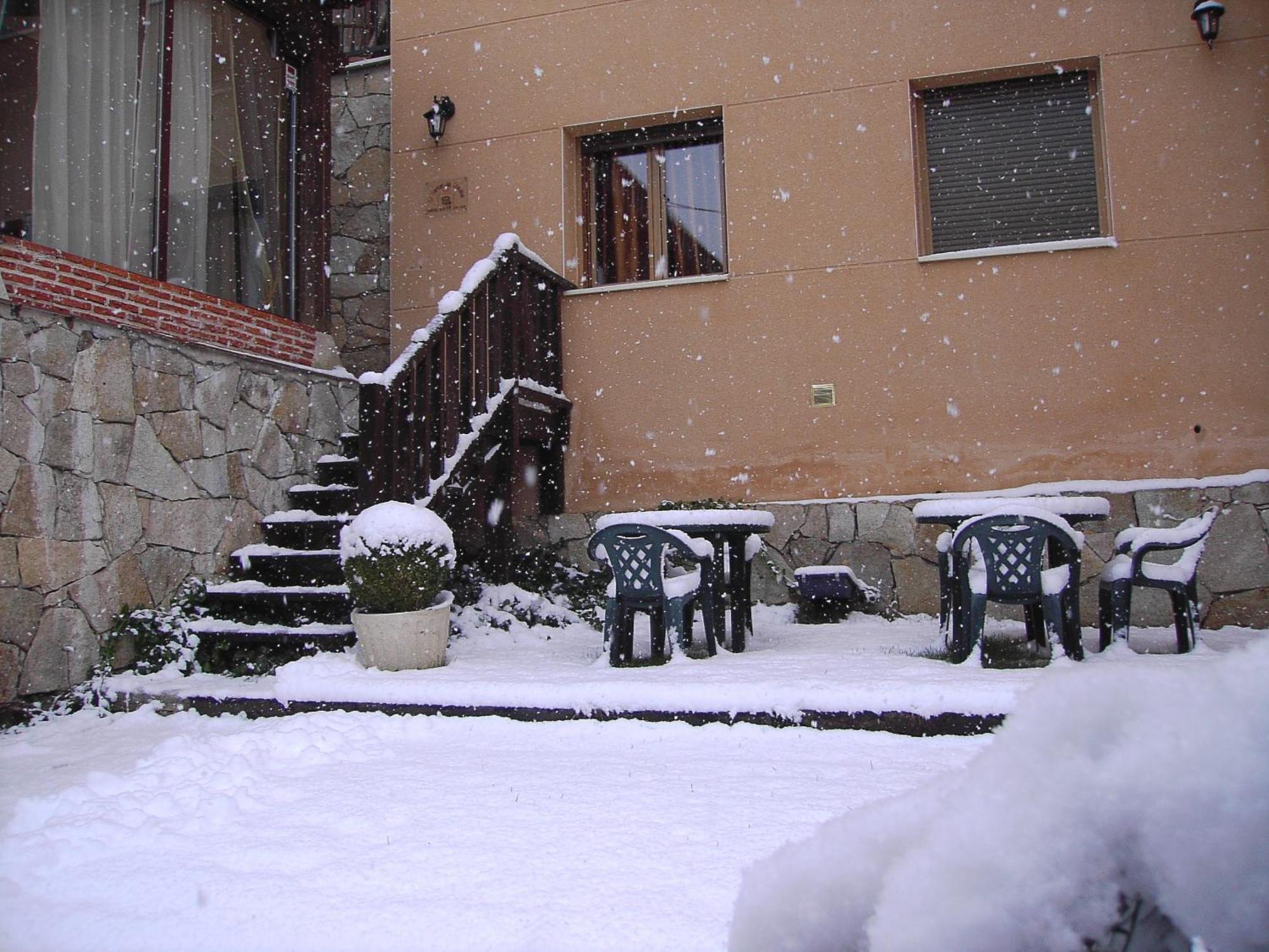 Hotel Rural El Yantar De Gredos Сан-Мартин-дель-Пимпольяр Экстерьер фото