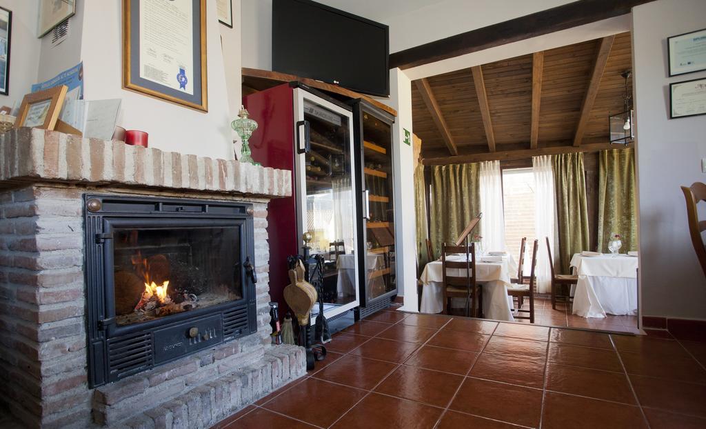 Hotel Rural El Yantar De Gredos Сан-Мартин-дель-Пимпольяр Экстерьер фото