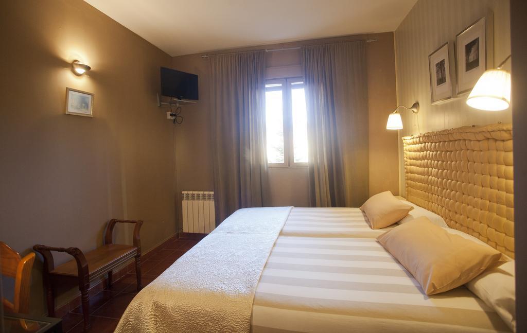 Hotel Rural El Yantar De Gredos Сан-Мартин-дель-Пимпольяр Экстерьер фото