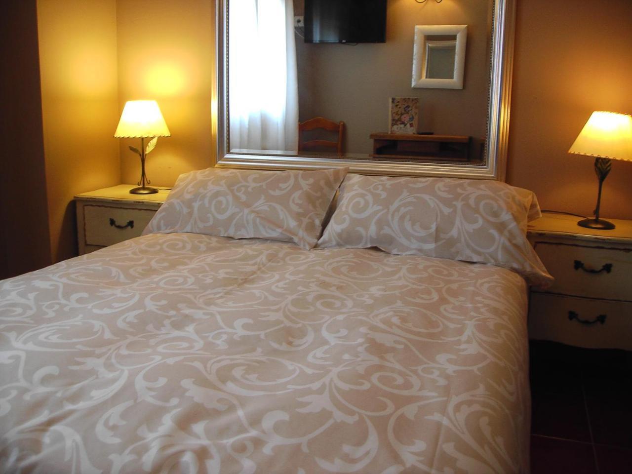 Hotel Rural El Yantar De Gredos Сан-Мартин-дель-Пимпольяр Экстерьер фото